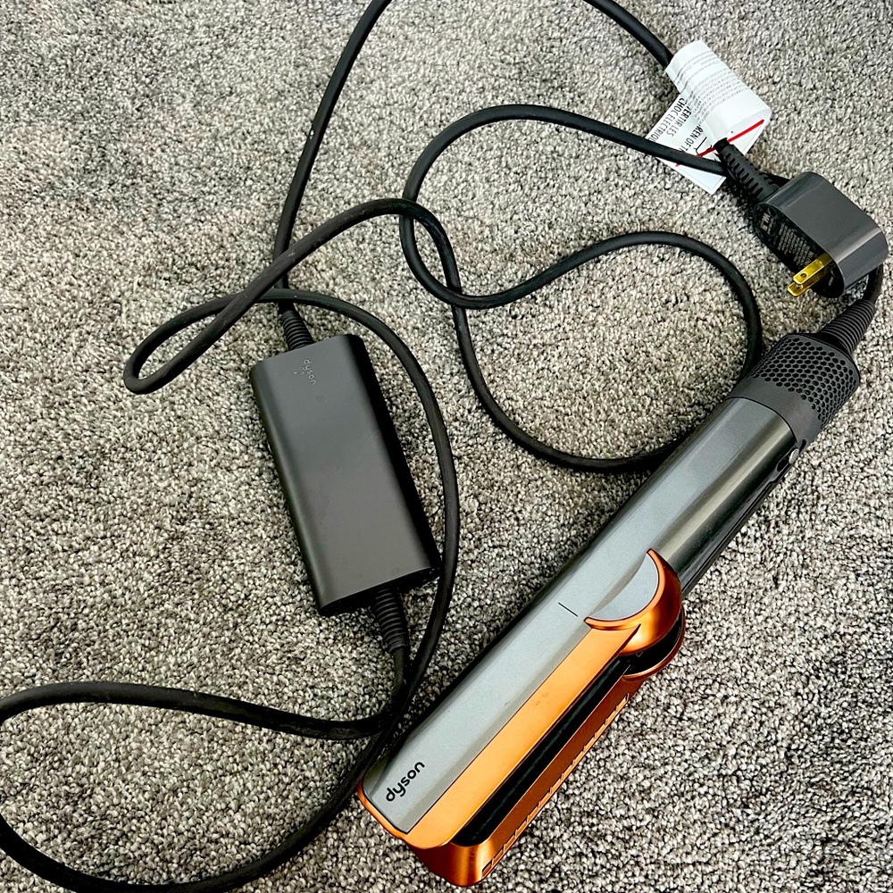 Dyson Airstrait